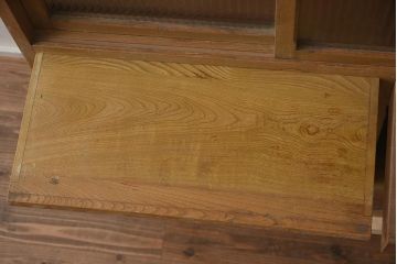 レトロ家具　作業台付き　ナチュラルスタイルにも合う食器棚(収納棚、キャビネット)(R-042278)