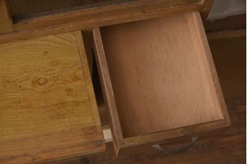 レトロ家具　作業台付き　ナチュラルスタイルにも合う食器棚(収納棚、キャビネット)(R-042278)