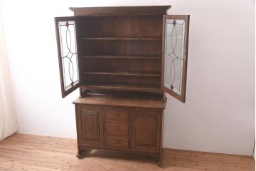 アンティーク家具　イギリスアンティーク　オーク材　凝ったステンドガラスが目を引くカップボード(キャビネット、飾り棚、収納棚、食器棚)(R-042279)