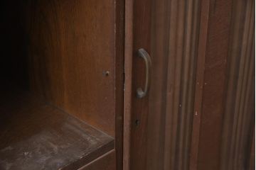 レトロ家具　変わり型　ディスプレイも楽しめる戸棚(収納棚、本箱、キャビネット)(R-042281)