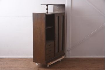 レトロ家具　変わり型　ディスプレイも楽しめる戸棚(収納棚、本箱、キャビネット)(R-042281)