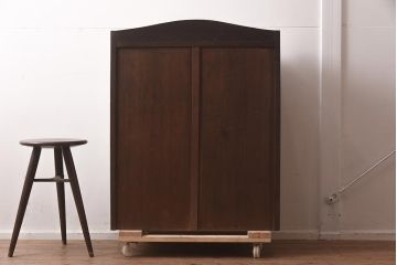 アンティーク家具　ダイヤガラス　ワンポイントのレリーフがおしゃれな戸棚(収納棚、キャビネット)(R-042282)