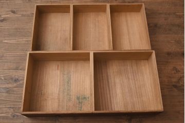 【簡易リペア限定品】アンティーク建具　指物家具　工芸家具　総桐材　桑材の取っ手が施された上手物の茶棚(戸棚)(R-042283)