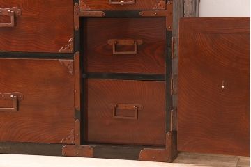 アンティーク家具　和製アンティーク　明治大正期　五丁引き　前面ケヤキ・中桐材　漆塗りが美しい秋田箪笥(重ね箪笥、衣装箪笥、引き出し)(R-042290)