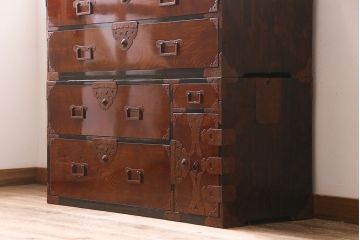 アンティーク家具　和製アンティーク　明治大正期　五丁引き　前面ケヤキ・中桐材　漆塗りが美しい秋田箪笥(重ね箪笥、衣装箪笥、引き出し)(R-042290)