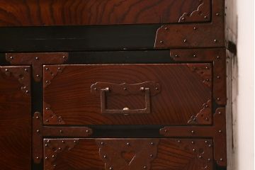 アンティーク家具　和製アンティーク　明治大正期　五丁引き　前面ケヤキ・中桐材　漆塗りが美しい秋田箪笥(重ね箪笥、衣装箪笥、引き出し)(R-042290)