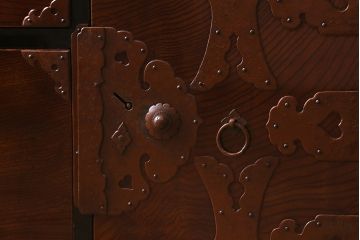 アンティーク家具　和製アンティーク　明治大正期　五丁引き　前面ケヤキ・中桐材　漆塗りが美しい秋田箪笥(重ね箪笥、衣装箪笥、引き出し)(R-042290)