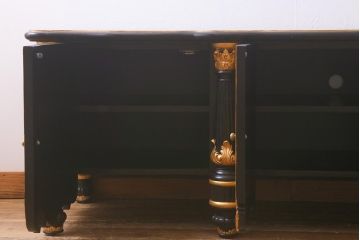 中古　輸入家具　イギリス　高級品　豪華な意匠が目を引くテレビボード(テレビ台、サイドボード、ローボード)(R-042291)