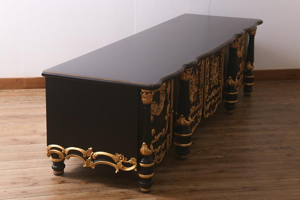 中古　輸入家具　イギリス　高級品　豪華な意匠が目を引くテレビボード(テレビ台、サイドボード、ローボード)(R-042291)