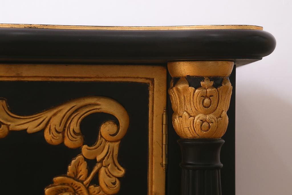 中古　輸入家具　イギリス　高級品　豪華な意匠が目を引くテレビボード(テレビ台、サイドボード、ローボード)(R-042291)