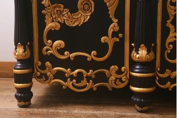 中古　輸入家具　イギリス　高級品　豪華な意匠が目を引くテレビボード(テレビ台、サイドボード、ローボード)(R-042291)