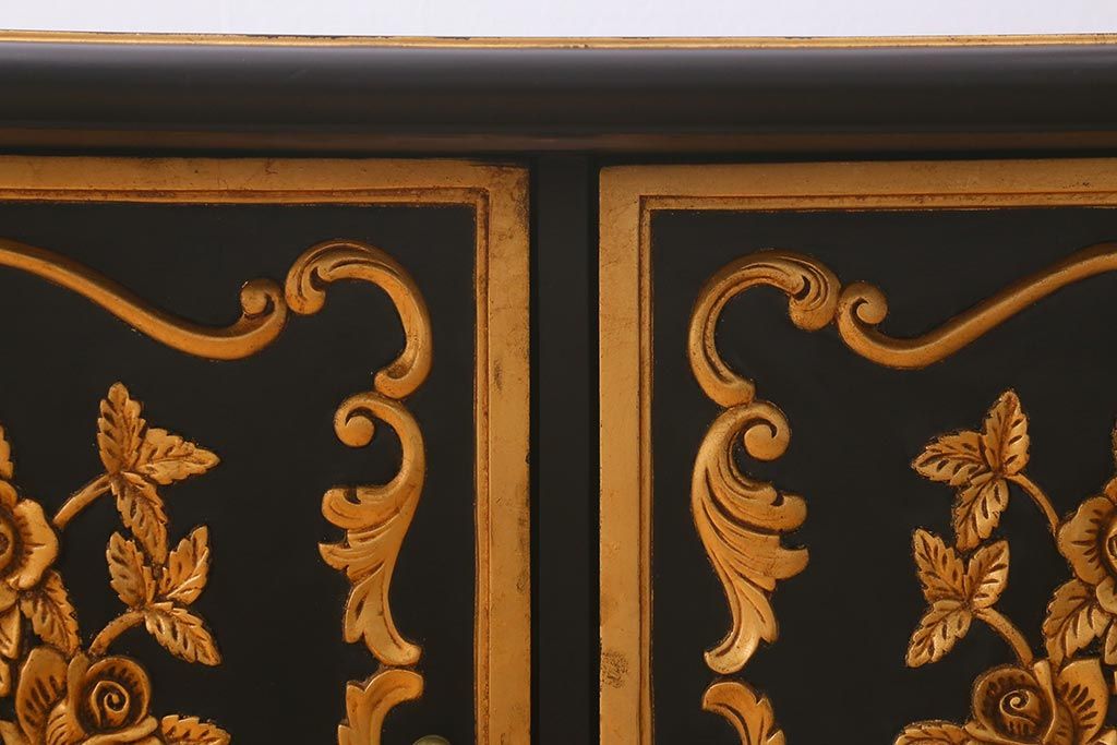 中古　輸入家具　イギリス　高級品　豪華な意匠が目を引くテレビボード(テレビ台、サイドボード、ローボード)(R-042291)