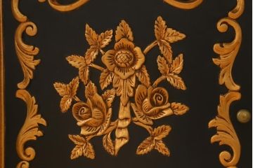 中古　輸入家具　イギリス　高級品　豪華な意匠が目を引くテレビボード(テレビ台、サイドボード、ローボード)(R-042291)