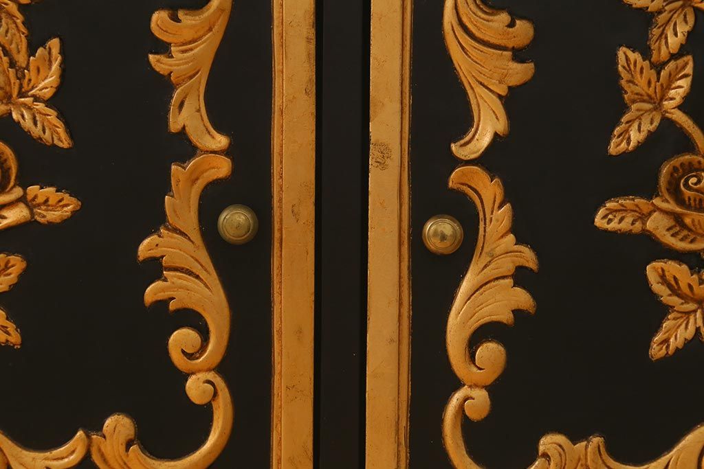 中古　輸入家具　イギリス　高級品　豪華な意匠が目を引くテレビボード(テレビ台、サイドボード、ローボード)(R-042291)