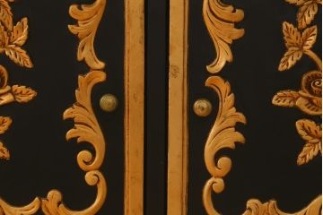 中古　輸入家具　イギリス　高級品　豪華な意匠が目を引くテレビボード(テレビ台、サイドボード、ローボード)(R-042291)