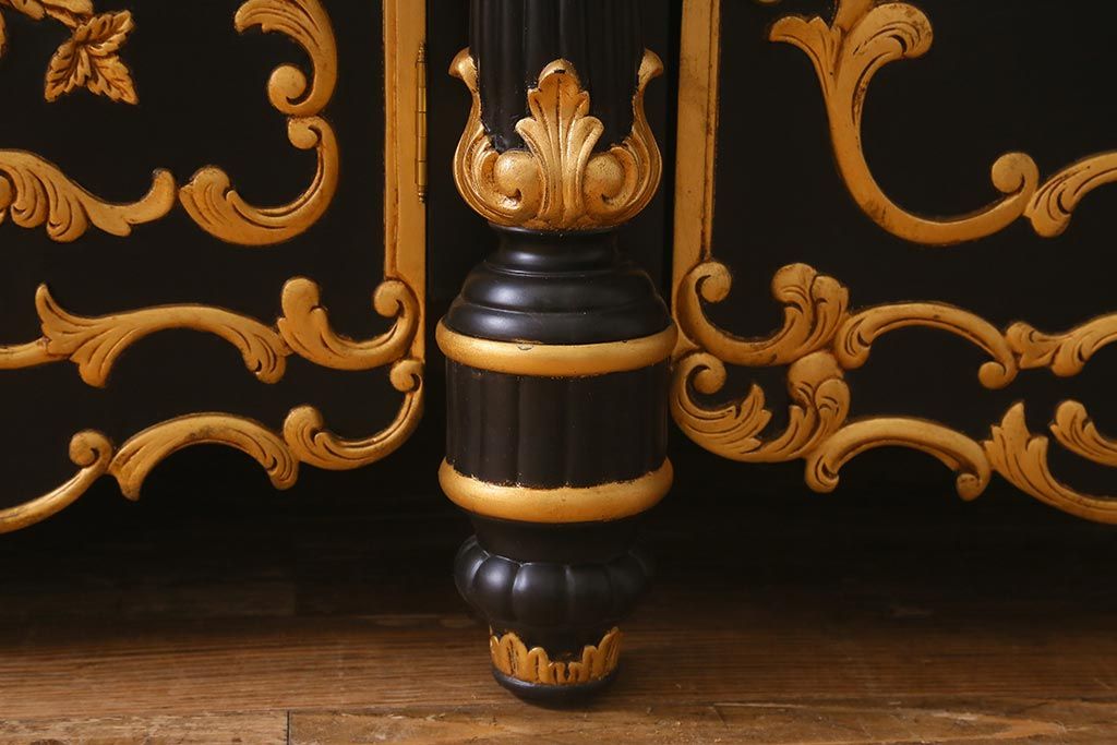 中古　輸入家具　イギリス　高級品　豪華な意匠が目を引くテレビボード(テレビ台、サイドボード、ローボード)(R-042291)