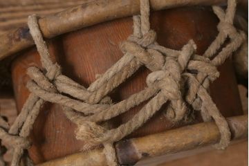戦前　古い欅刳り貫き締め太鼓(ケヤキ太鼓、和太鼓、和楽器)(R-042297)