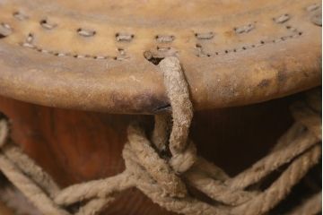 戦前　古い欅刳り貫き締め太鼓(ケヤキ太鼓、和太鼓、和楽器)(R-042297)