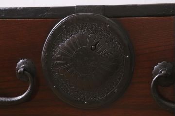 アンティーク家具　明治大正期　前面ケヤキ材　漆塗り　上品な和の雰囲気漂う相馬箪笥ローボード(ローチェスト、引き出し、衣装箪笥)(R-042298)