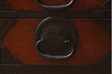 アンティーク家具　明治大正期　前面ケヤキ材　漆塗り　上品な和の雰囲気漂う相馬箪笥ローボード(ローチェスト、引き出し、衣装箪笥)(R-042298)