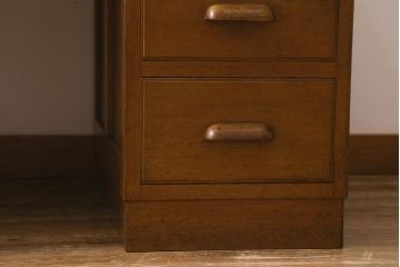 レトロ家具　ナラ材　昭和レトロな雰囲気満載の両袖デスク(机、在宅ワーク、在宅用両袖机、在宅ワーク、在宅用ワークデスク、勉強机)(R-042301)