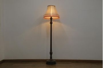 アンティーク照明　イギリスアンティーク　マホガニー材　上品な佇まいが魅力的なフロアスタンド(照明)(R-042303)