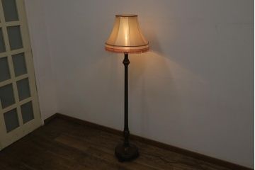 アンティーク照明　イギリスアンティーク　マホガニー材　上品な佇まいが魅力的なフロアスタンド(照明)(R-042303)