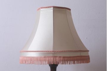 アンティーク照明　イギリスアンティーク　マホガニー材　上品な佇まいが魅力的なフロアスタンド(照明)(R-042303)