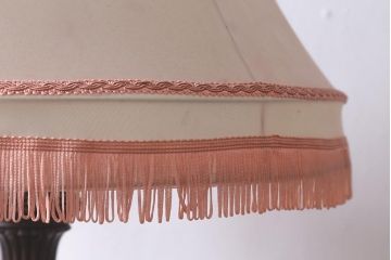 アンティーク照明　イギリスアンティーク　マホガニー材　上品な佇まいが魅力的なフロアスタンド(照明)(R-042303)