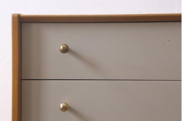 ヴィンテージ家具　北欧　G-PLAN(ジープラン)　サニーオーク&チャイニーズホワイト　個性的でおしゃれな7段チェスト(サイドチェスト、引き出し、ビンテージ)(R-042306)