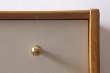 ヴィンテージ家具　北欧　G-PLAN(ジープラン)　サニーオーク&チャイニーズホワイト　個性的でおしゃれな7段チェスト(サイドチェスト、引き出し、ビンテージ)(R-042306)