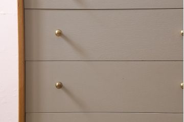 ヴィンテージ家具　北欧　G-PLAN(ジープラン)　サニーオーク&チャイニーズホワイト　個性的でおしゃれな7段チェスト(サイドチェスト、引き出し、ビンテージ)(R-042306)