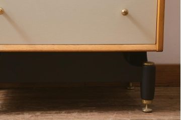 ヴィンテージ家具　北欧　G-PLAN(ジープラン)　サニーオーク&チャイニーズホワイト　個性的でおしゃれな7段チェスト(サイドチェスト、引き出し、ビンテージ)(R-042306)