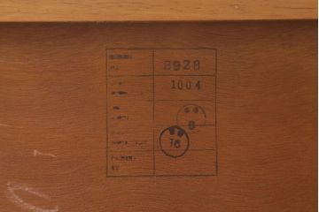 ヴィンテージ家具　北欧　G-PLAN(ジープラン)　サニーオーク&チャイニーズホワイト　個性的でおしゃれな7段チェスト(サイドチェスト、引き出し、ビンテージ)(R-042306)