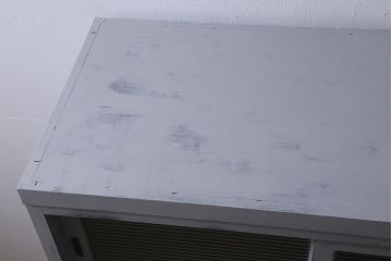 中古　当店リメイク家具　松本民芸家具　ペイント　モールガラス入り　衣装盆と収納棚の2WAY使いができる脚付キャビネット(和タンス、戸棚、収納棚、着物箪笥)(R-042307)