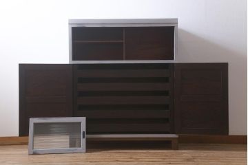 中古　当店リメイク家具　松本民芸家具　ペイント　モールガラス入り　衣装盆と収納棚の2WAY使いができる脚付キャビネット(和タンス、戸棚、収納棚、着物箪笥)(R-042307)