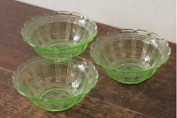 アンティーク雑貨　昭和初期　レトロ　ウランガラス　プレスガラス小鉢3枚セット(小皿)(R-042308)
