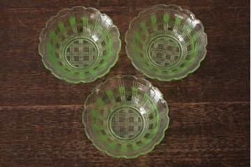 アンティーク雑貨　昭和初期　レトロ　ウランガラス　プレスガラス小鉢3枚セット(小皿)(R-042308)