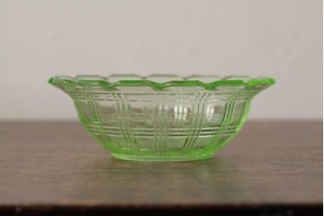 アンティーク雑貨　昭和初期　レトロ　ウランガラス　プレスガラス小鉢3枚セット(小皿)(R-042308)
