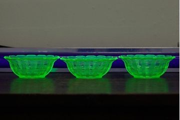 アンティーク雑貨　昭和初期　レトロ　ウランガラス　プレスガラス小鉢3枚セット(小皿)(R-042308)