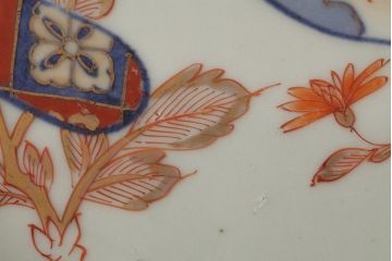 江戸期　伊万里焼　金彩色絵染付九寸皿(窓絵、9寸皿、大皿、古伊万里、和食器)(R-042309)
