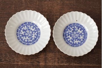 江戸期　古伊万里　白磁染付輪花小皿2枚セット(小鉢、和食器)(R-042311)