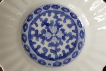江戸期　古伊万里　白磁染付輪花小皿2枚セット(小鉢、和食器)(R-042311)