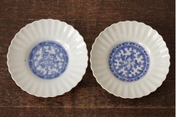 江戸期　古伊万里　白磁染付輪花小皿2枚セット(小鉢、和食器)(R-042312)