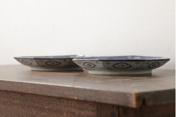 アンティーク雑貨　江戸期　古伊万里　松竹梅文　染付八角皿2枚(中皿)(R-042321)