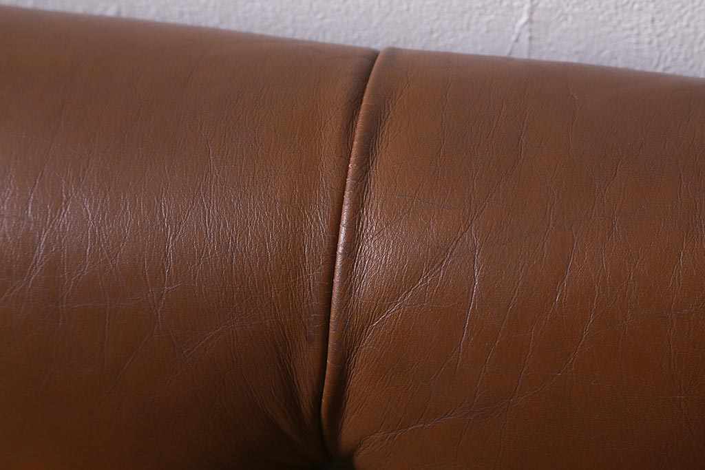 中古　横浜クラシック家具　ダニエル(daniel)　Leona　A-522　重厚さと高級感が魅力的なレオナソファ(3人掛けソファ)(定価約120万円)(R-042324)