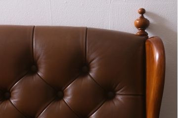 中古　横浜クラシック家具　ダニエル(daniel)　Leona　A-522　重厚さと高級感が魅力的なレオナソファ(3人掛けソファ)(定価約120万円)(R-042324)
