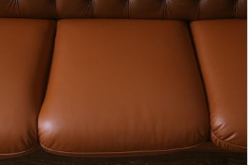 中古　横浜クラシック家具　ダニエル(daniel)　Leona　A-522　重厚さと高級感が魅力的なレオナソファ(3人掛けソファ)(定価約120万円)(R-042324)