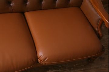 中古　横浜クラシック家具　ダニエル(daniel)　Leona　A-522　重厚さと高級感が魅力的なレオナソファ(3人掛けソファ)(定価約120万円)(R-042324)