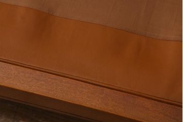 中古　横浜クラシック家具　ダニエル(daniel)　Leona　A-522　重厚さと高級感が魅力的なレオナソファ(3人掛けソファ)(定価約120万円)(R-042324)